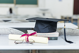 春招“黄金档”来袭：应届生看重落户政策 有企业招聘人数增五成